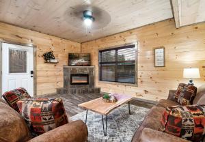 Dog Friendly Cabin, Hot Tub, Arcade & Fireplace