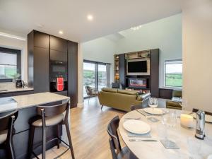 4 Bed in Ballina oc-a34442