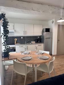 Appartement T3 lumineux - centre-ville dol de Bretagne - parking