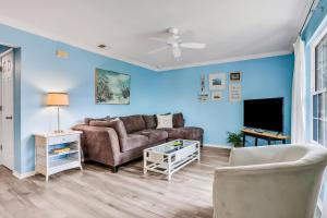 Charming Condo w Pool – Close to the Beach, Near Lighthouse & Downtown