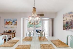 Condo 2-story with on-site pool, private patio, & WD - near beachgolf