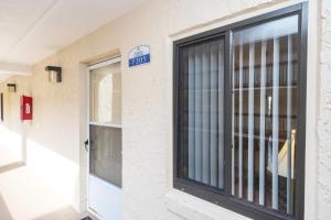 Lovely Oceanside Home wOutdoor ShowerFree WiFiShared PoolHot TubTennisAC