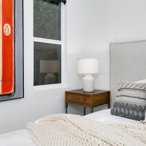 Modern Mid-Wilshire Escape Prime Spot