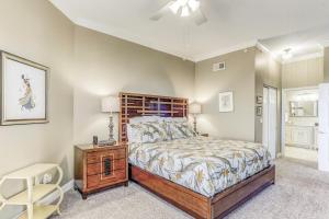 Oceanfront 5th-floor condo with balcony, gorgeous views & pool access