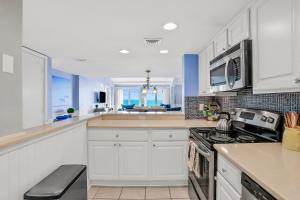 Oceanfront condo with balcony, AC, views & outdoor pool - dog-friendly