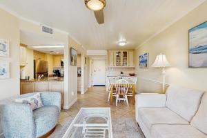 Ocean-view condo with pool, balcony, AC & WD - walk to beach & near downtown