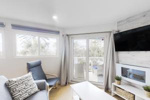 Renovated condo with ocean views, pool, & beach access