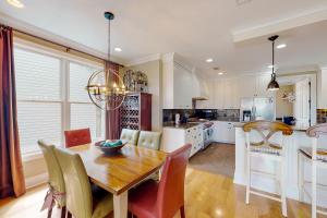 Fantastic getaway with private pool, deck, game room, AC & fast WiFi