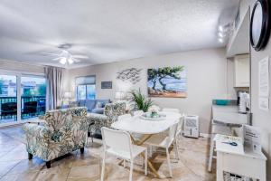 Dreamy oasis on the beach with balcony, pools, gym & ocean view - dog-friendly