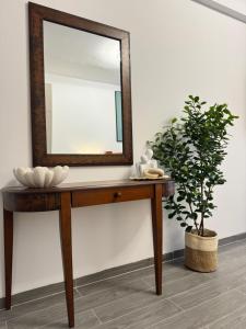 2Bed Heated swimming Pool, Gym, city view, office