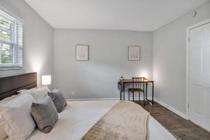 Minimal 1BR in the Heart of Durham - 2nd Floor