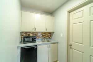 HIgh Five Inn Killeen-Forthood