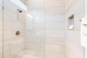 Inviting, newly built, dog-friendly home with patio, central AC & great location