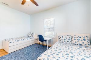 Inviting, newly built, dog-friendly home with patio, central AC & great location