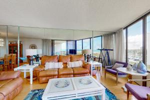 Oceanfront condo w private balcony & stunning view - boardwalk to beach