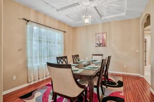 Wonderful coastal home with WiFi, enclosed backyard, screened patio