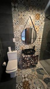 Airport Accommodation Bedroom with your own private Bathroom Self Check In and Self Check Out Air-condition Included