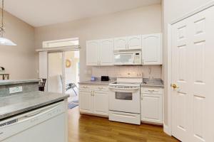 Luxury home with open layout, smart TVs, patio, & alfresco dining