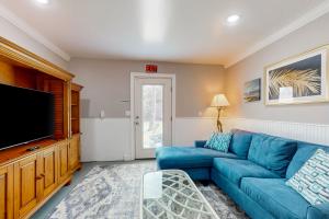 Spacious Dog-Friendly House near Beaches, Historic Downtown wBeach Access