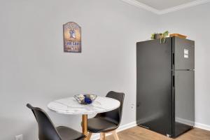 Simple 1 Br Near Everything