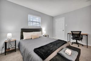 Simple 1 Br Near Everything