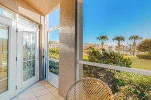 Coastal condo with pool, lanai, washerdryer, & elevator