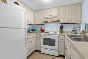 Spacious 2BR Resort Condo | Beach, Hot Tubs & Family-Friendly Fun