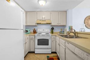 Spacious 2BR Resort Condo | Beach, Hot Tubs & Family-Friendly Fun