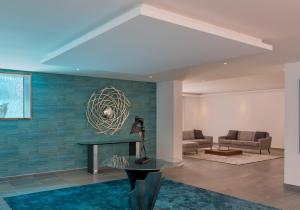 Stunning home with nice pool close to the beach