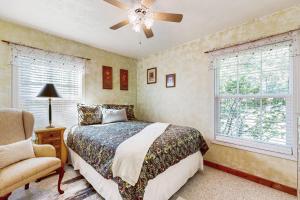 Cozy cottage near the beach with internet, AC, WasherDryer