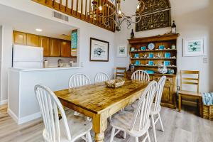 Oceanfront condo with balcony, water views, AC & outdoor pool