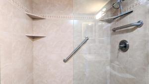 Cool Waves Oceanfront Retreat - St Augustine Beach 2 Pools 5 Hot Tubs! On the Beach