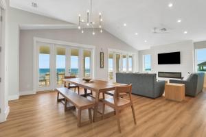 Brand new oceanfront home with private hot tub,outdoor shower and grill