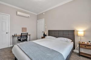 3rd Floor 2BD near DPAC, Duke, and Hospital
