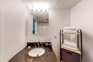 Condo across the street from the beach with pool, tennis, & washerdryer