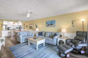 Ocean-view condo with a scenic balcony & WD - pool and beach access