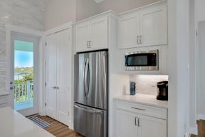 Brand new oceanfront home with private hot tub,outdoor shower and grill