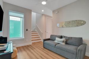 Brand new oceanfront home with private hot tub,outdoor shower and grill