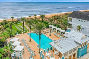 Dog-friendly condo on the golf course with ocean view, pools, gym & beach access