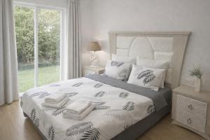 Luxurious Villa 6 Min from Beach with Sea Views