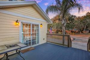 Inviting waterfront cottage with balcony, firepit, marsh views, & washerdryer