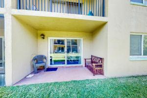 Condo across the street from the beach with pool, tennis, & washerdryer