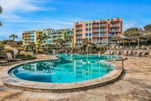 Oceanfront condo with direct beach access, pool, balcony, grilling area, & AC
