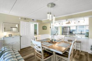 Ocean-view condo with a scenic balcony & WD - pool and beach access