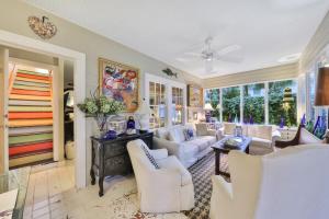 Golden Isles Getaway - Walk to the beach