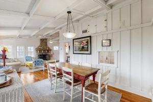 Sunny oceanfront home with balcony, full kitchen, central AC, & washerdryer