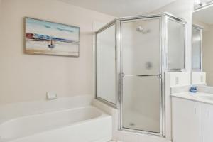 Oceanfront condo,beach access, heated pool, tennis courts