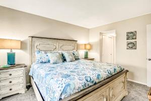 Oceanfront condo with pool, grill, central AC, washerdryer, & snowbird friendly