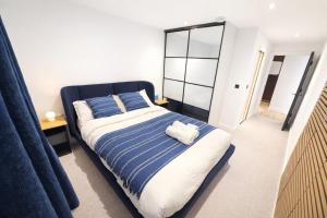 Luxury Designer 2-Bed Apartment, Reef Manor, Walk to Beach