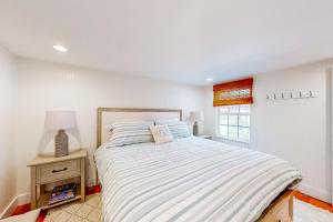 Classic coastal home with game room & private hot tub - walk to beaches